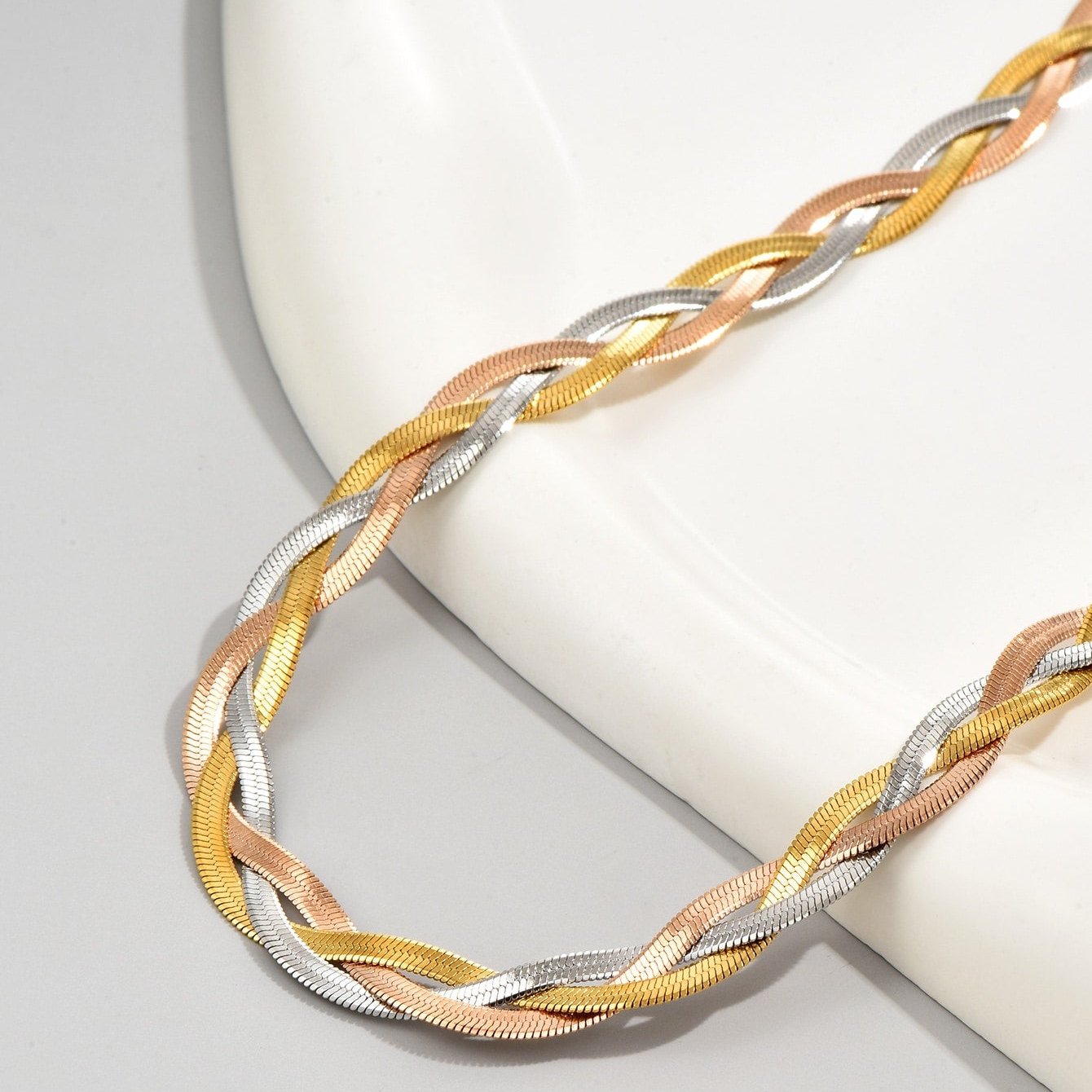 Choker tricolore intrecciato laminato