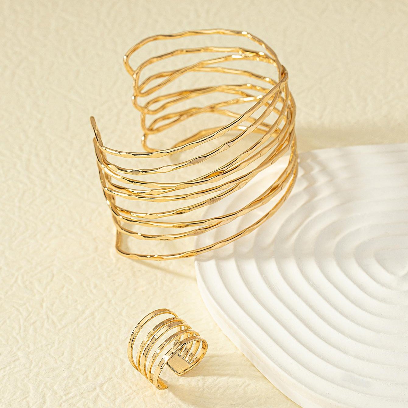 Set gioielli: 1 bracciale e 1 anello