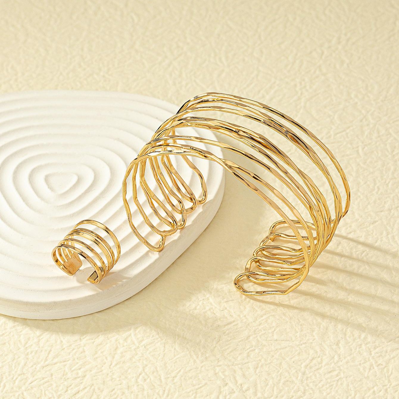 Set gioielli: 1 bracciale e 1 anello