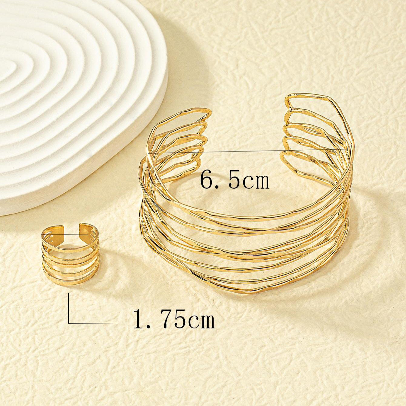 Set gioielli: 1 bracciale e 1 anello