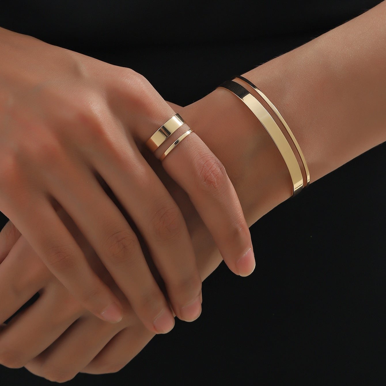 Set di semigioielli: bracciale e anello geometrico parallelo minimalista