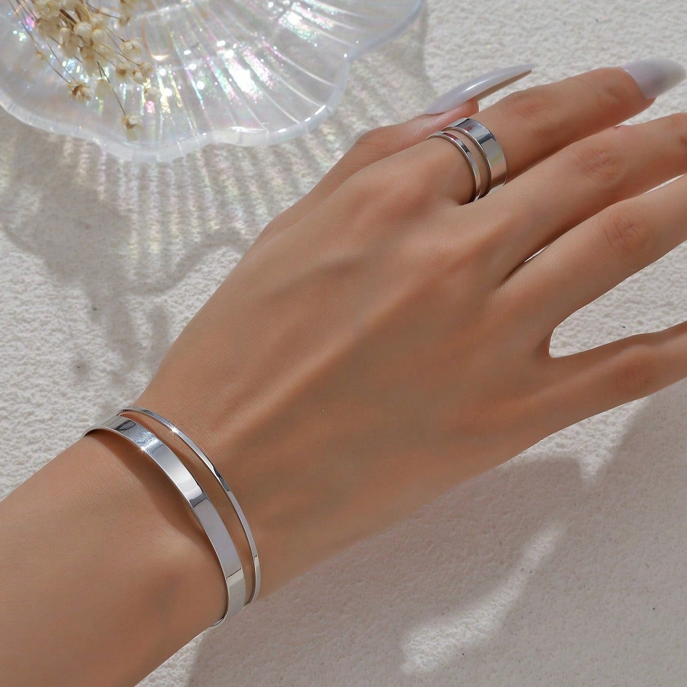 Set di semigioielli: bracciale e anello geometrico parallelo minimalista