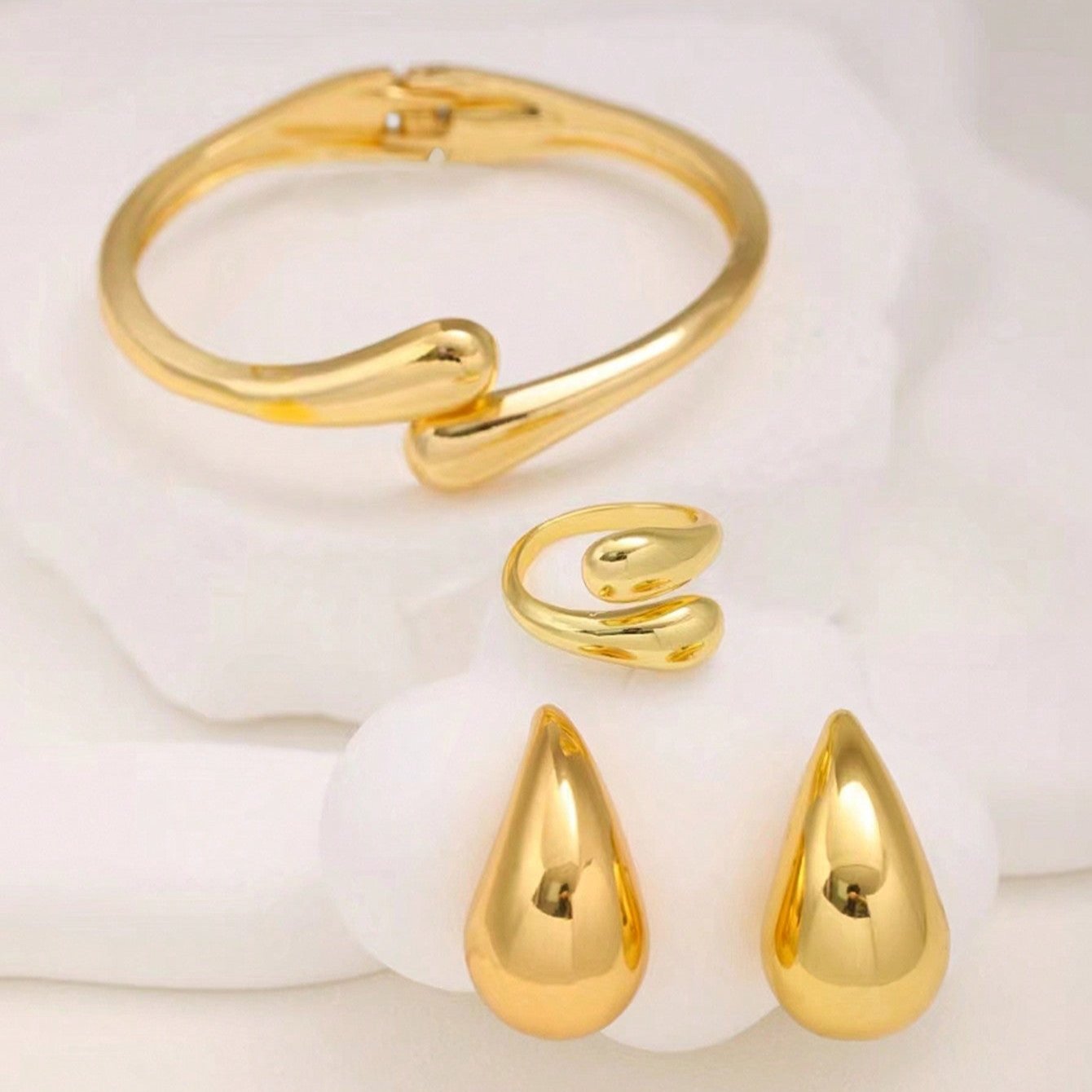 Set goccia in acciaio inox: orecchini, anello e bracciale