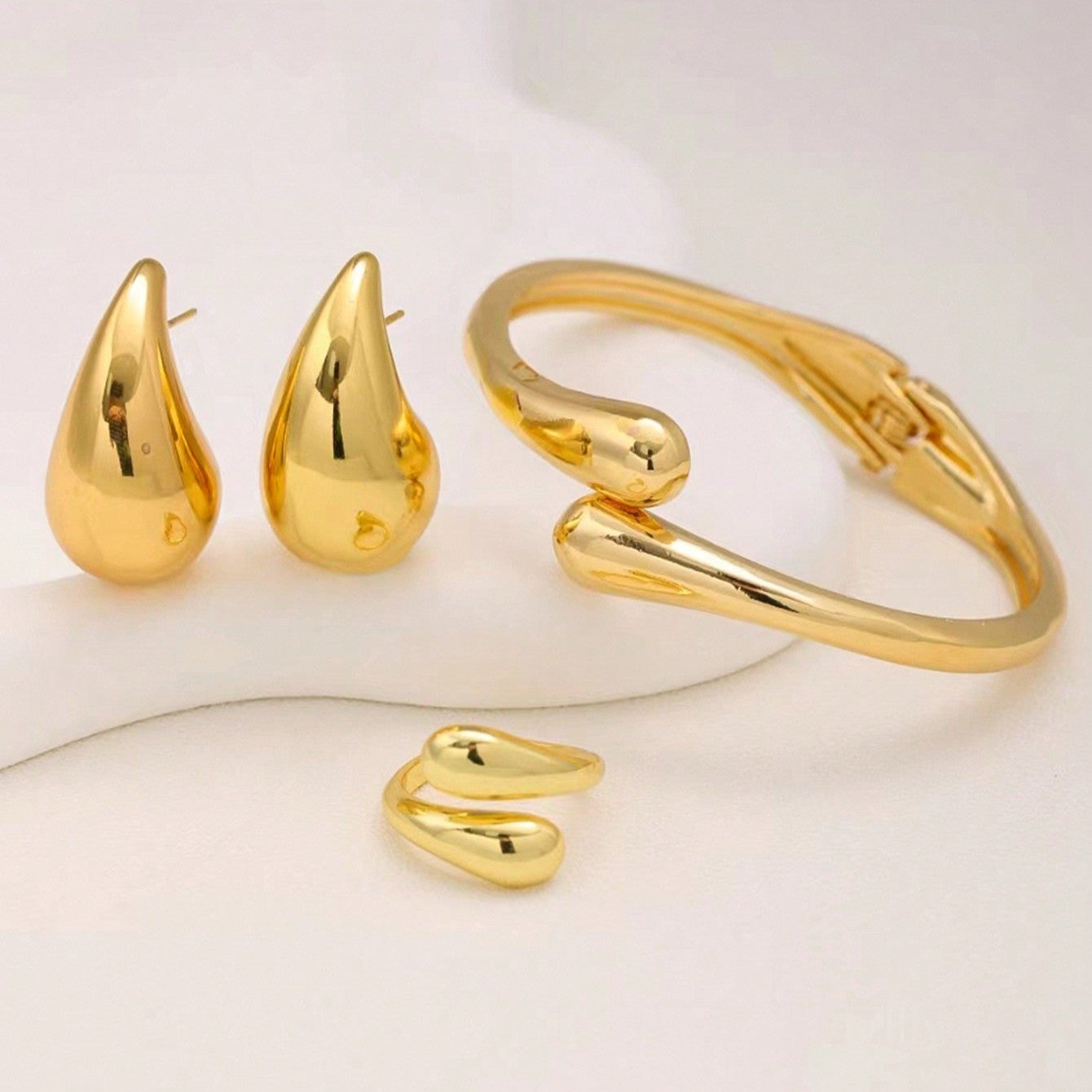 Set goccia in acciaio inox: orecchini, anello e bracciale