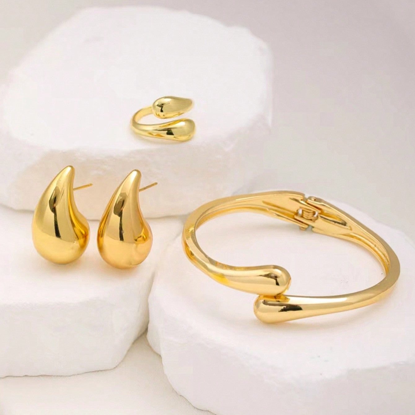 Set goccia in acciaio inox: orecchini, anello e bracciale