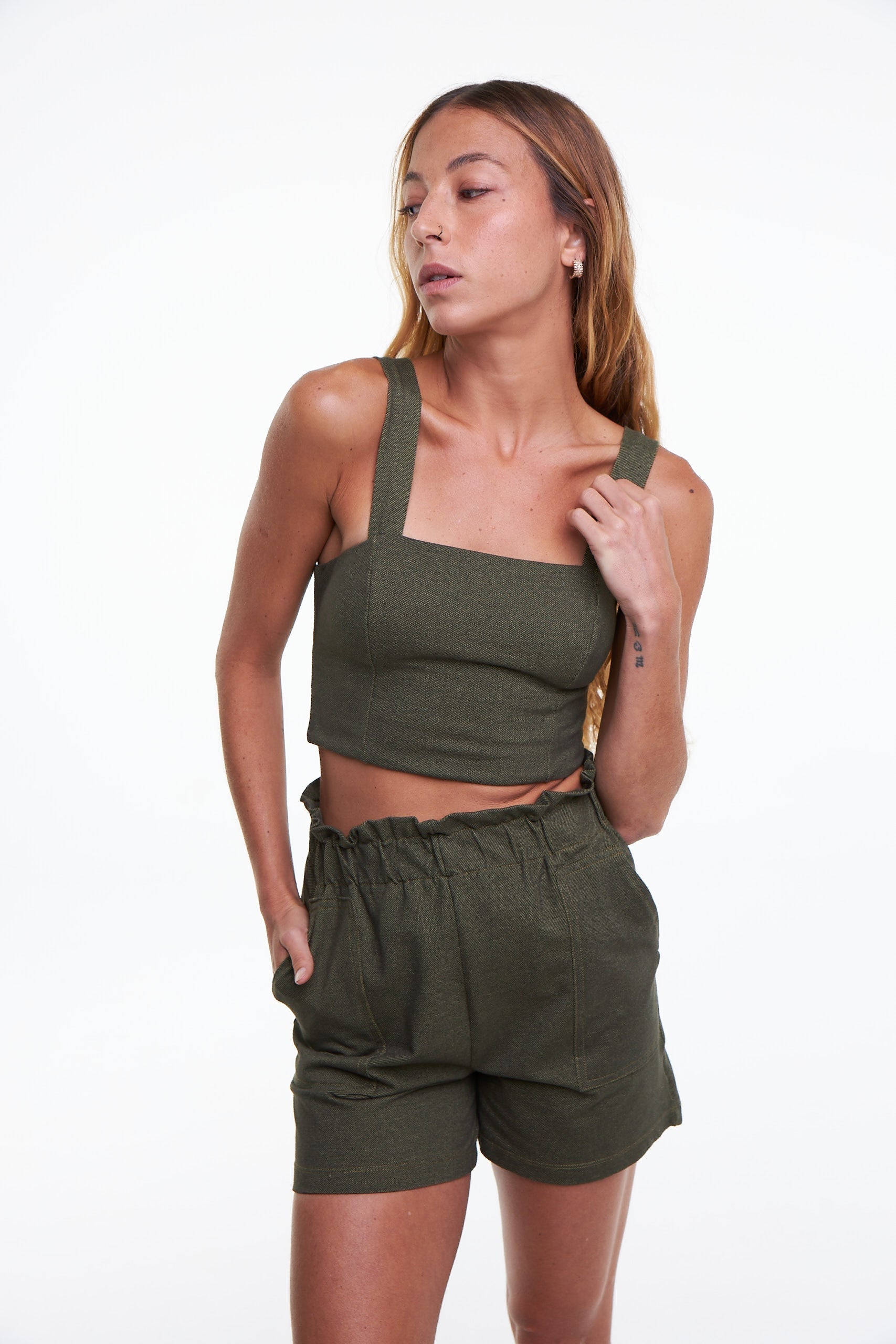 Top Corto Retto Leve - Oliva