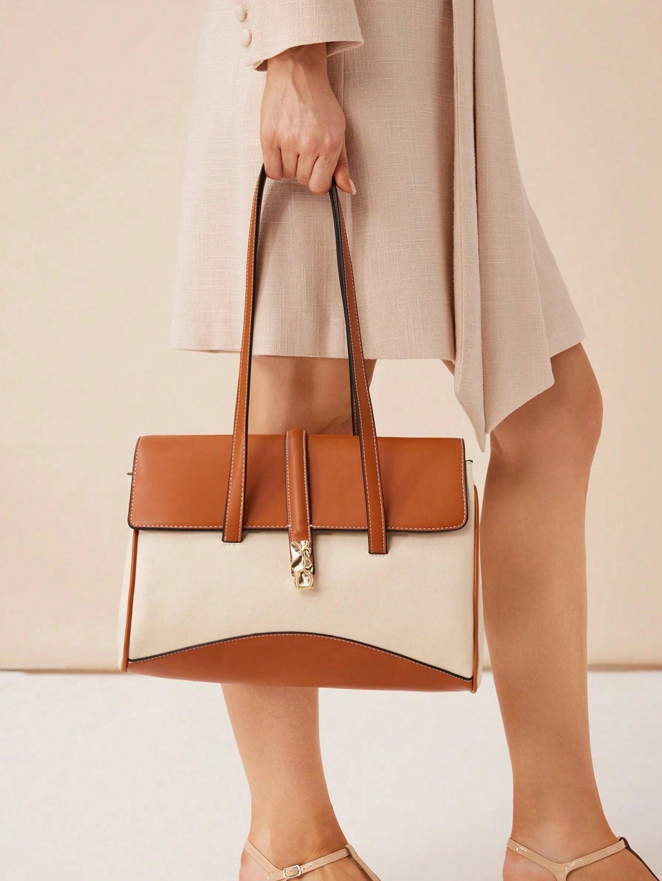 Borsa a spalla da donna con patta bicolore “Roma”