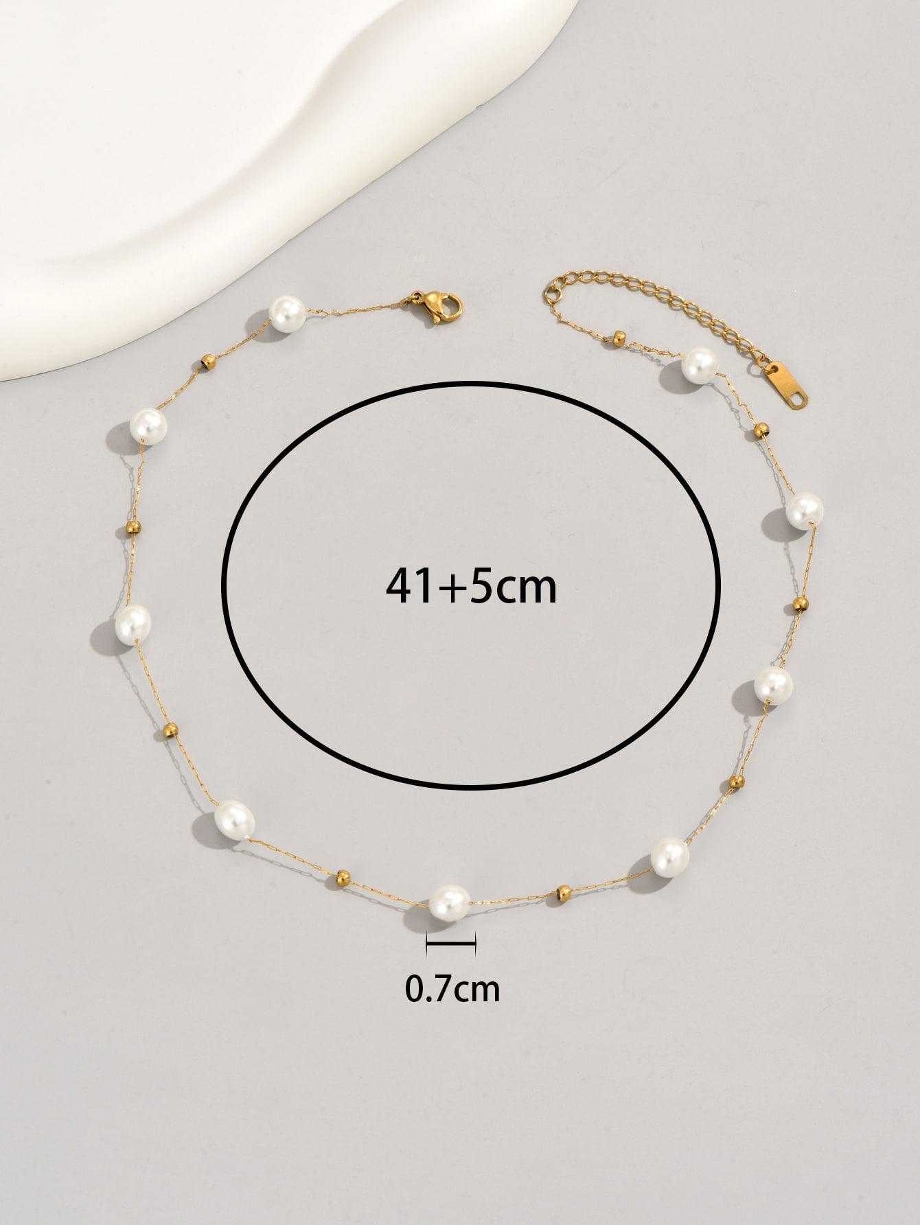 Collana di perle sintetiche alternate