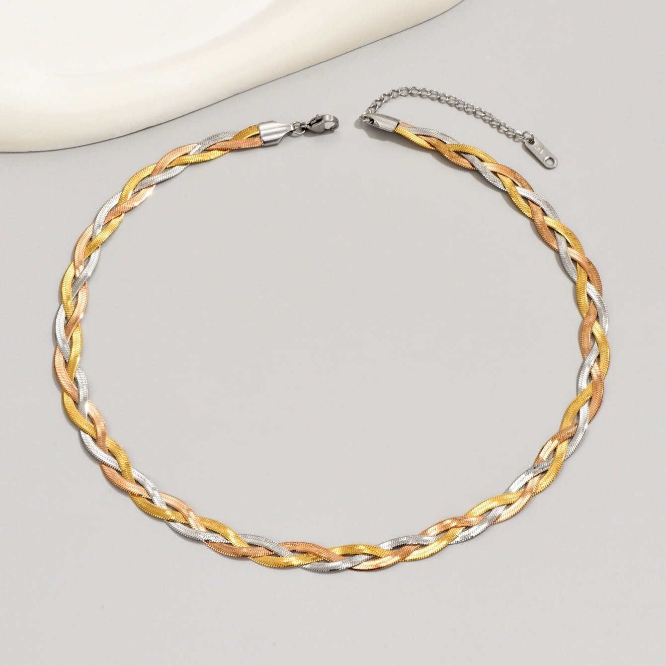 Choker tricolore intrecciato laminato