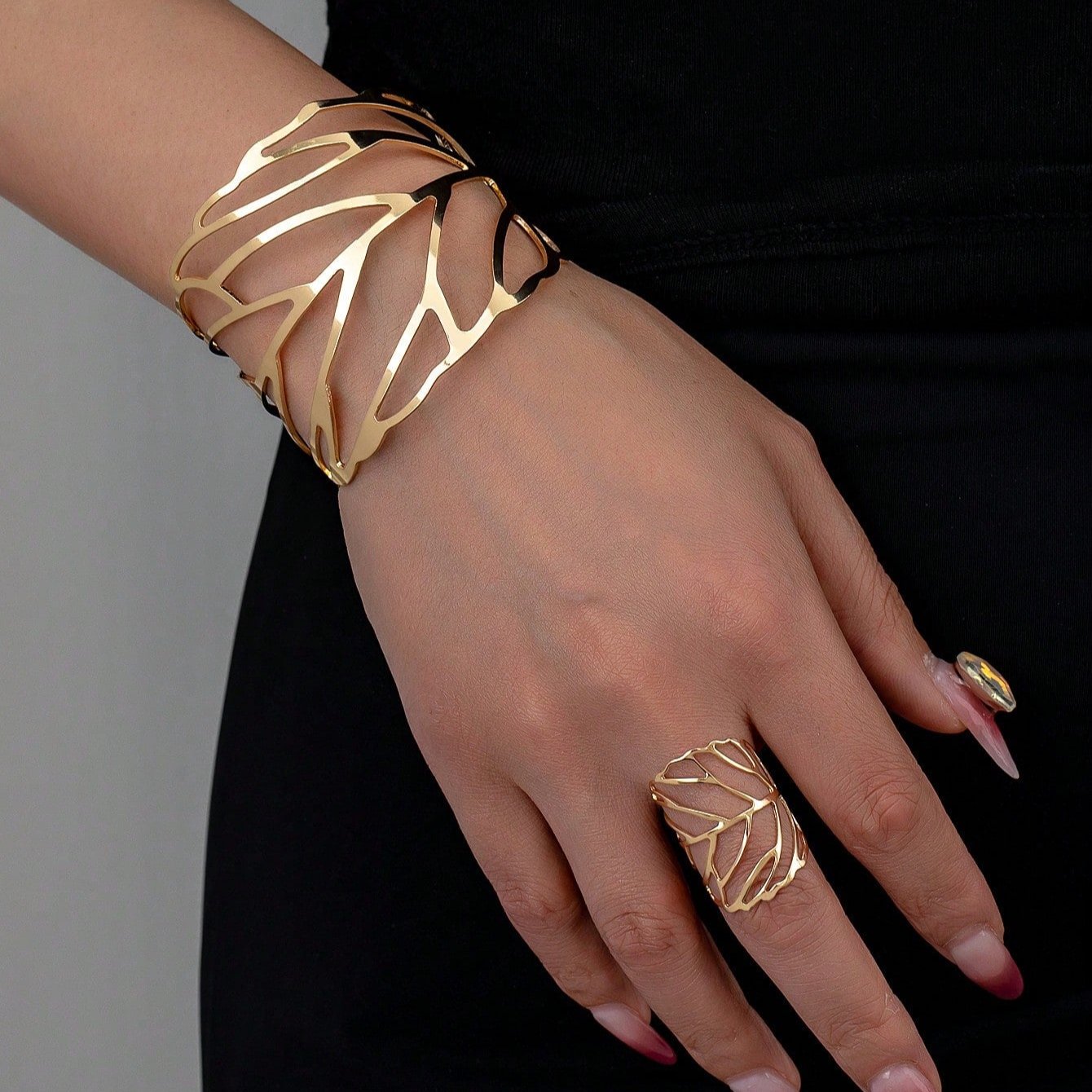 Set foglia: 1 bracciale e 1 anello