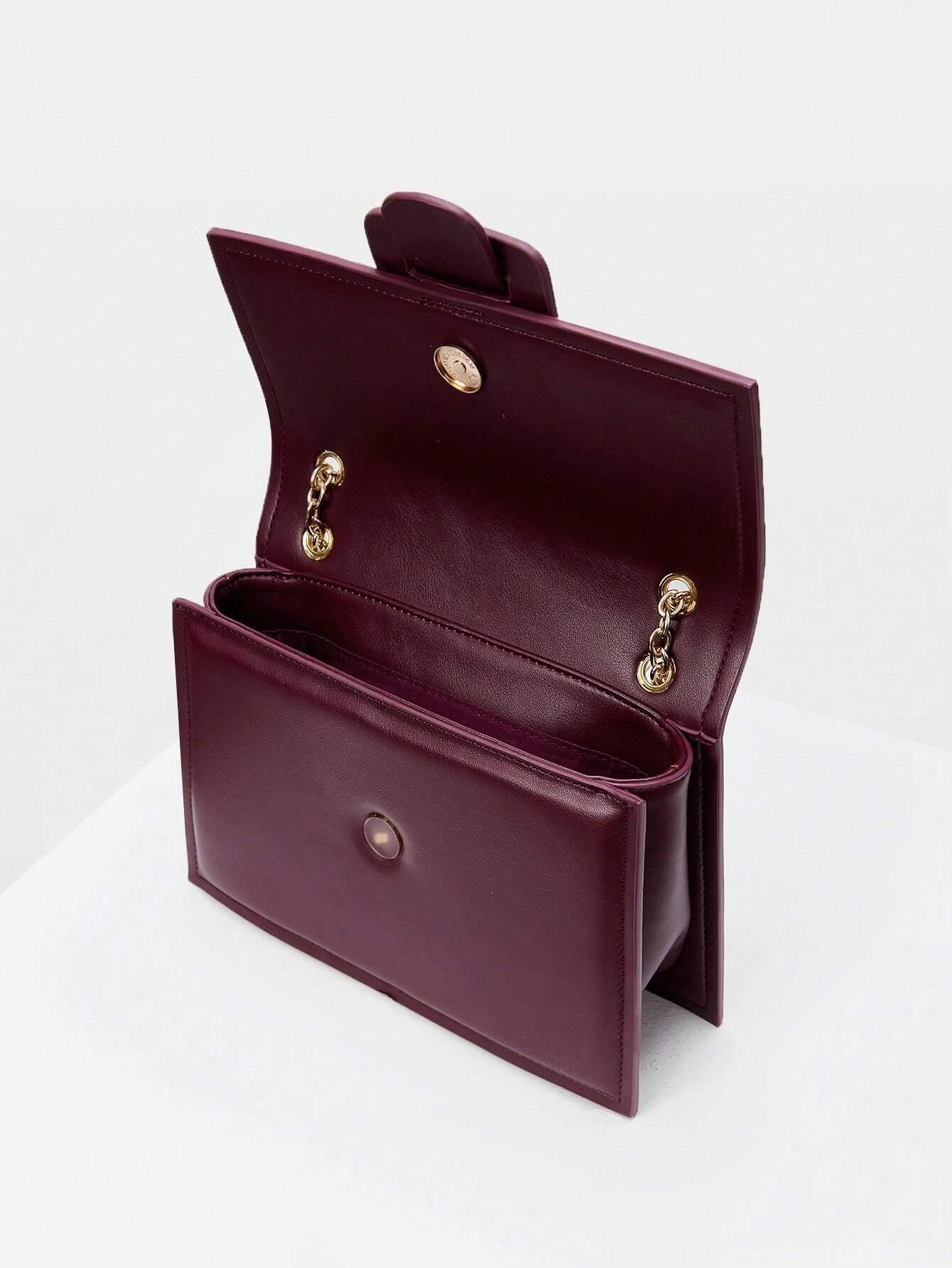 Borsa a tracolla con catena e fibbia “Stella”